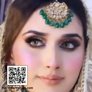 Sandy B contact lens – light sandy brown eyes